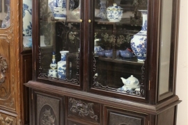 Tủ Bày Đồ Cổ Chạm Tùng Mai