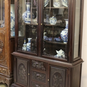 Tủ Bày Đồ Cổ Chạm Tùng Mai
