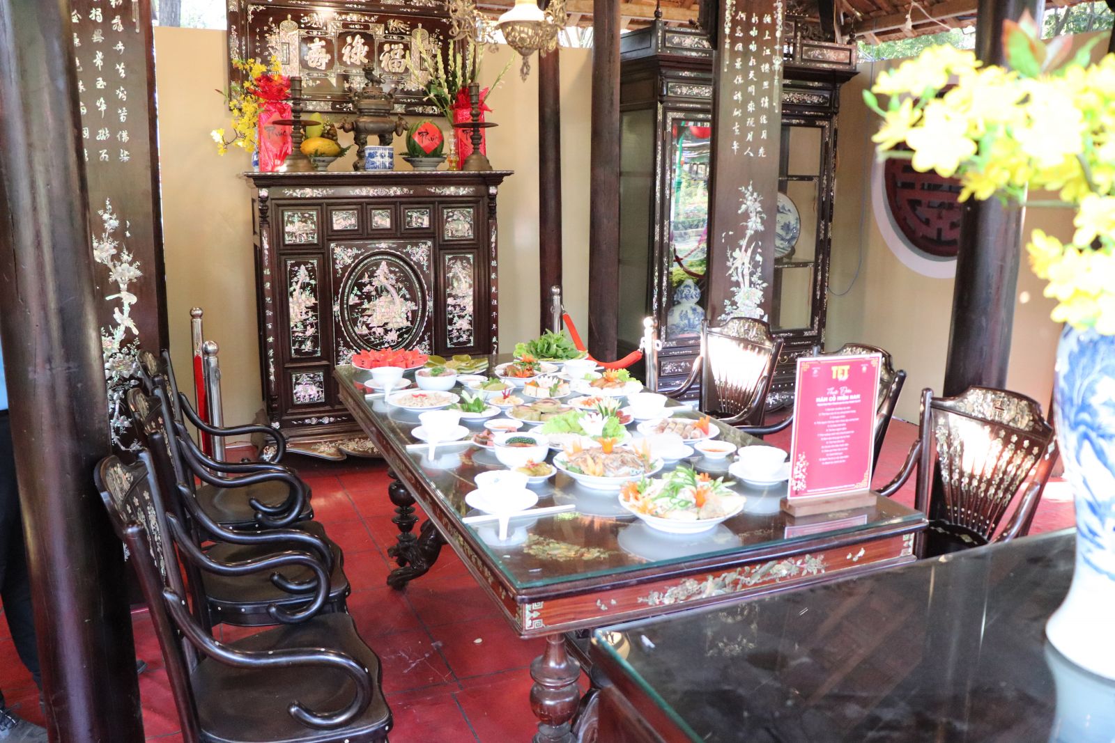 cho thuê bàn ghế xưa