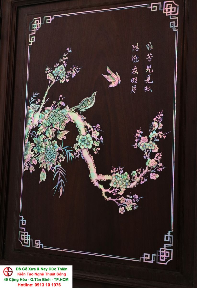 cận cảnh cửa tủ chè cổ