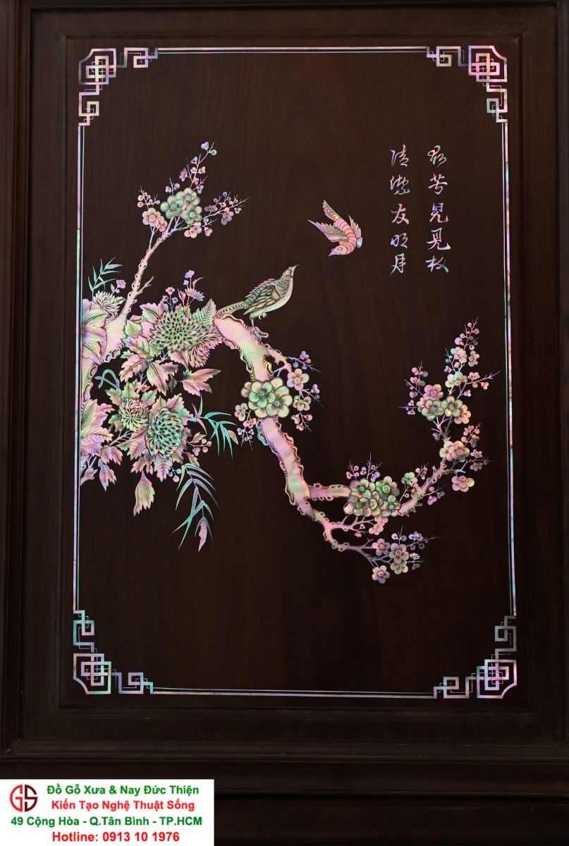 cận cảnh cửa tủ chè cổ