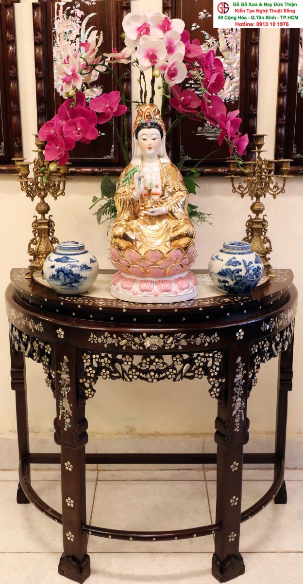 bàn bán nguyệt trang trí phòng khách