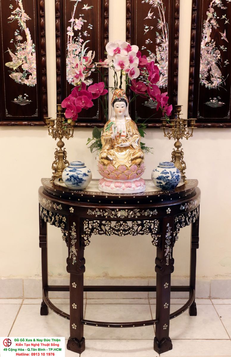bàn gỗ hình bán nguyệt