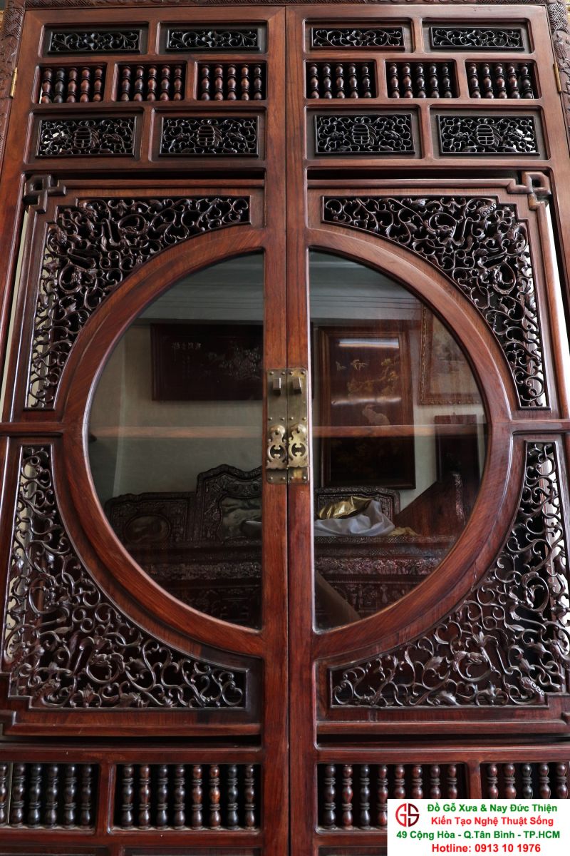 tủ sách chạm khắc