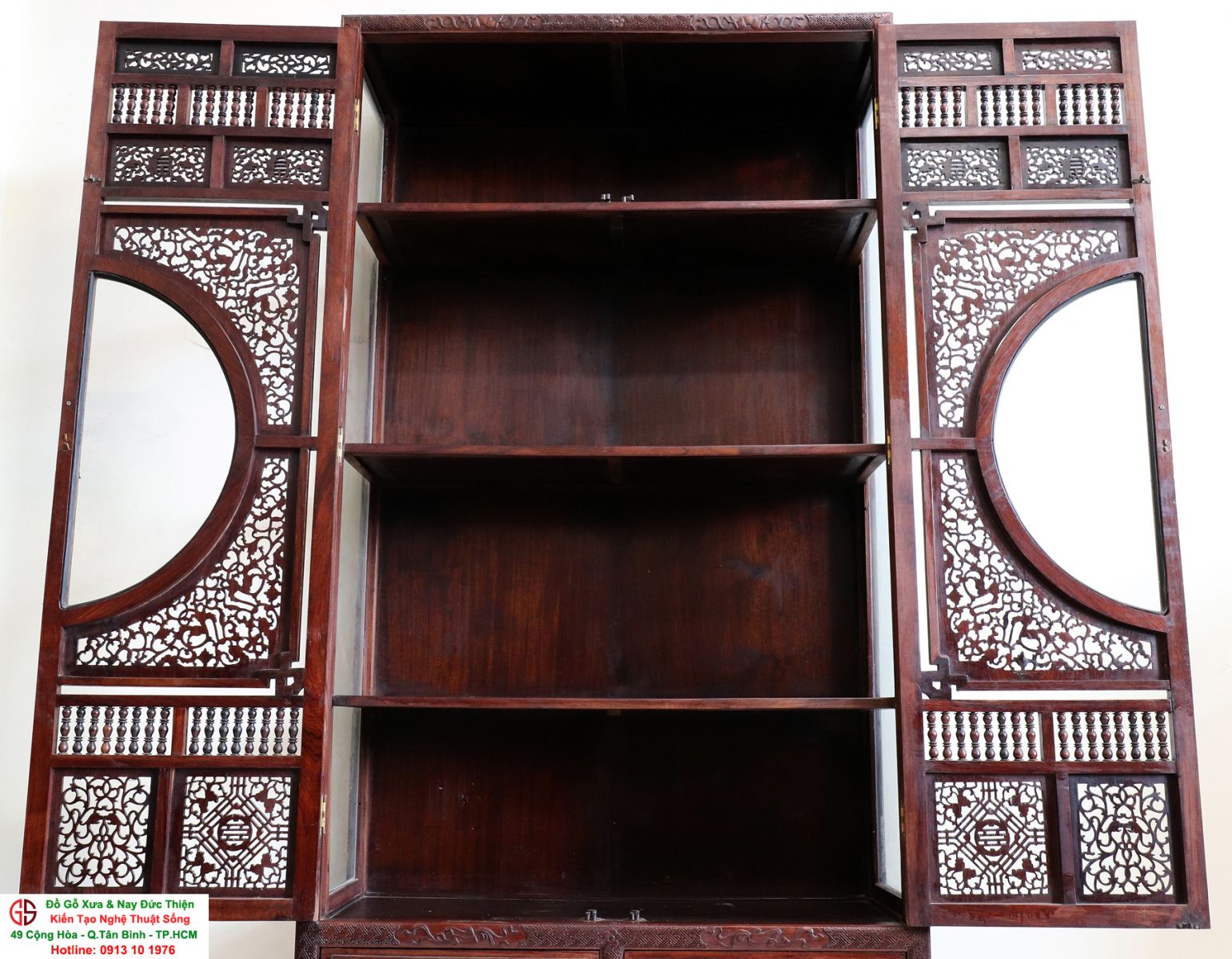 tủ sách chạm khắc