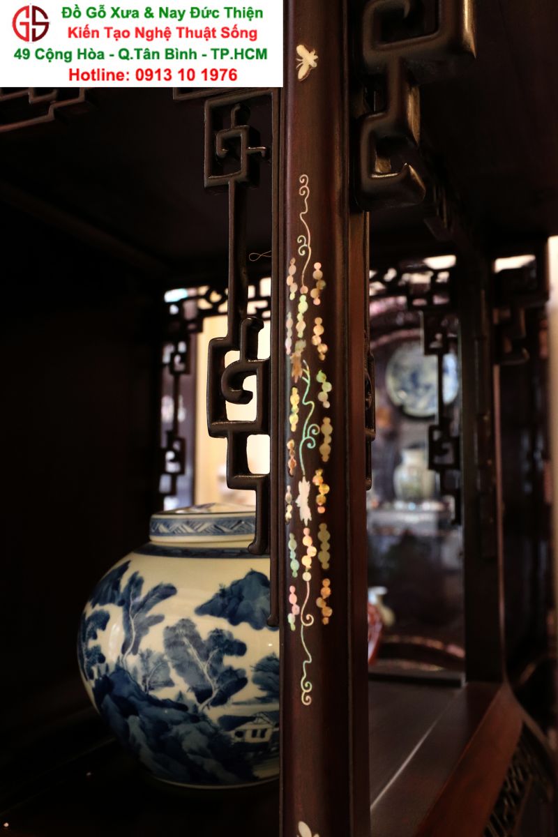 tủ bày đồ cổ